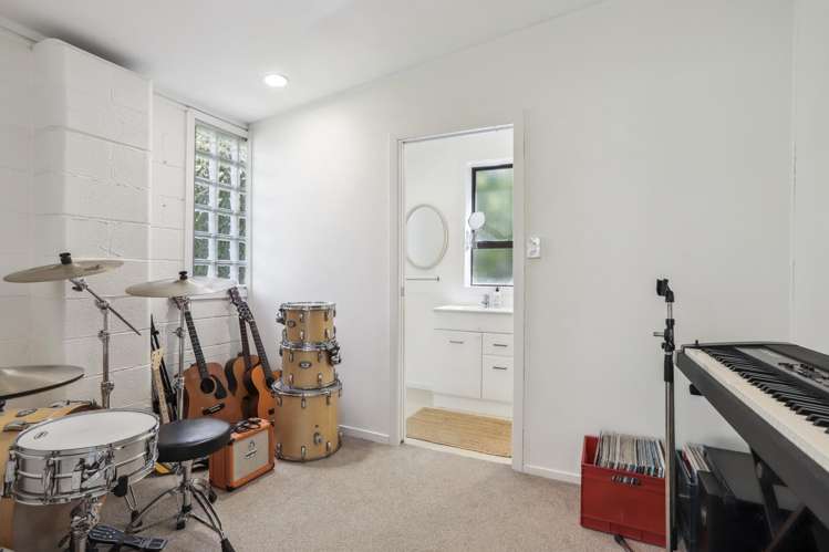 14 Riverview Road New Lynn_15