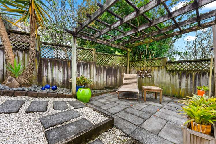 2/301 Sunset Road Sunnynook_16