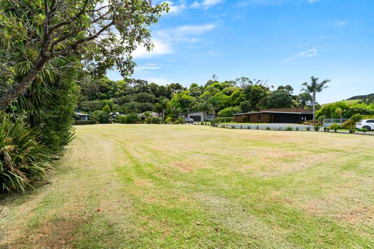 8 & 10 Edgewater Place Matapouri_11