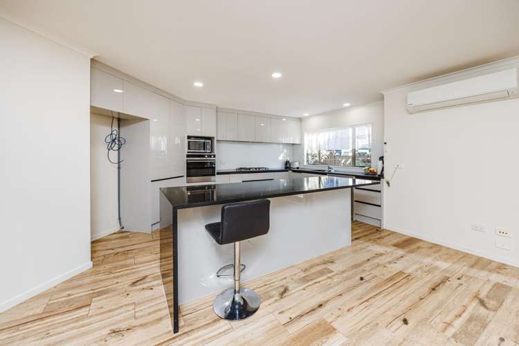 87 Middlefield Drive Flat Bush_8