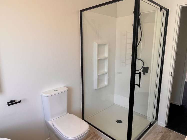 157 Faringdon Boulevard Rolleston_16