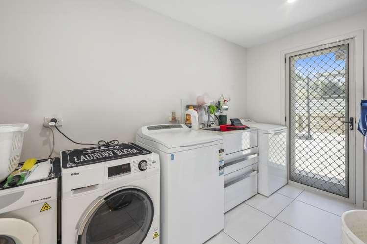 28 Magnolia Rise Waipahihi_24