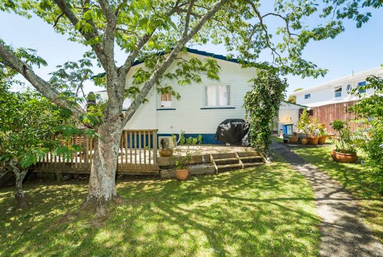 8 Fairclough Road Beach Haven_6