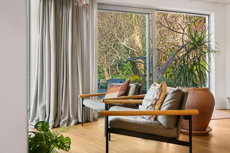 240 Peninsula Road Kelvin Heights_10