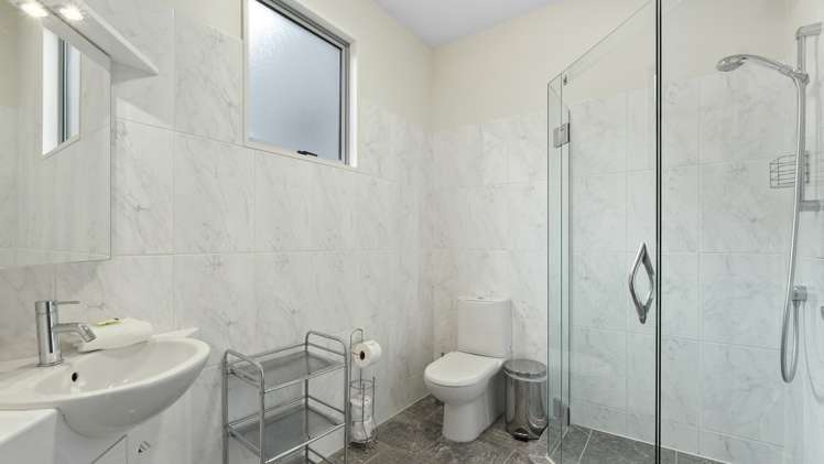 2a Vancouver Drive Queenstown_10