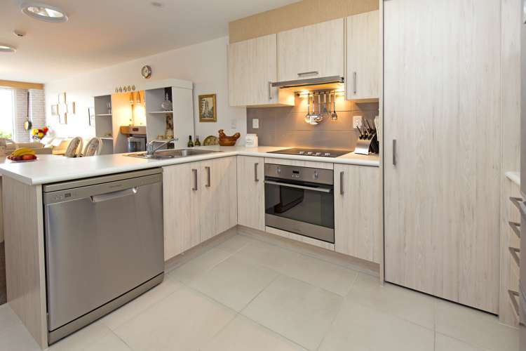 220/17 Link Crescent Stanmore Bay_7