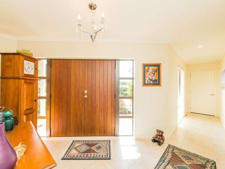 6 Lithgow Drive Otamatea_17