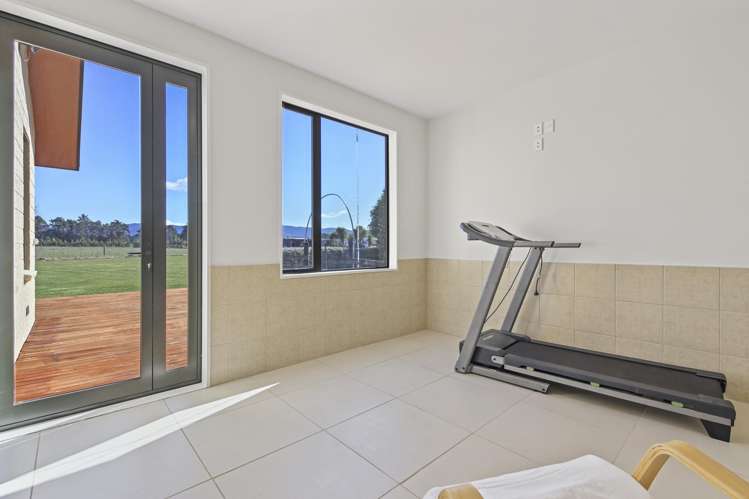 102 Glews Road Cust_23