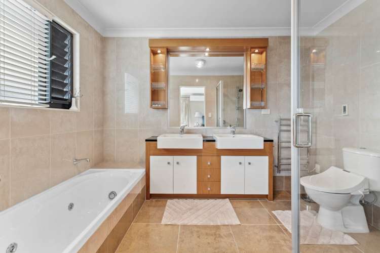 4 Armstrong Farm Drive East Tamaki Heights_12