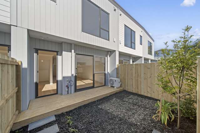 10-12 Clendon Place Manurewa_2