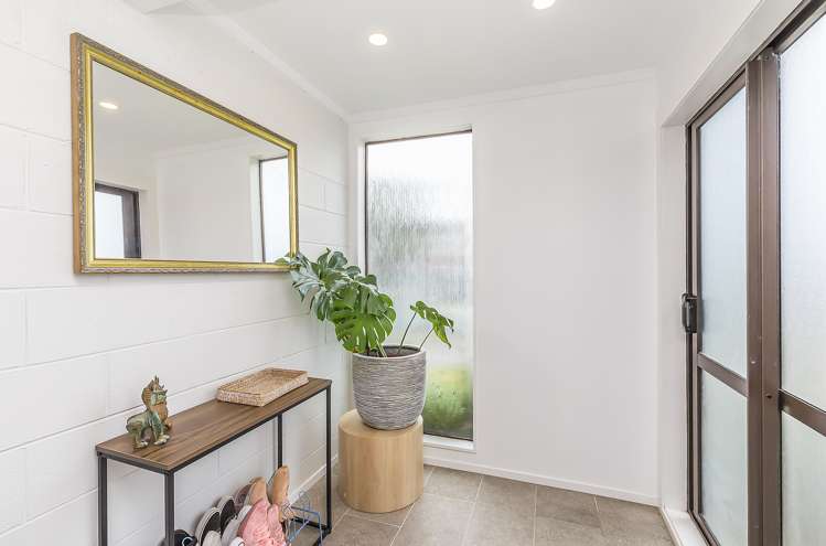 27 Akaroa Drive Maupuia_5