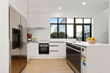 68/1 Ambrico Place_2