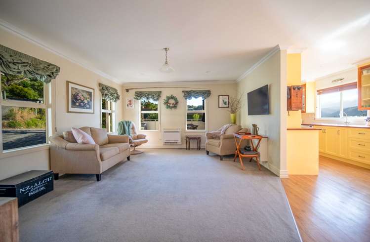 7 Banff Way Toi Toi_7