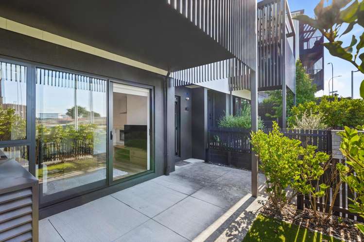 2/71 Hobsonville Point Road_0