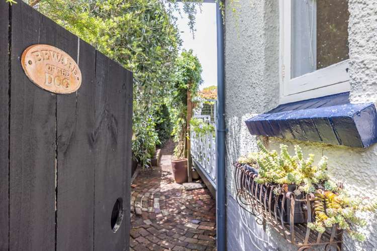 8 Craigbank Avenue New Lynn_32