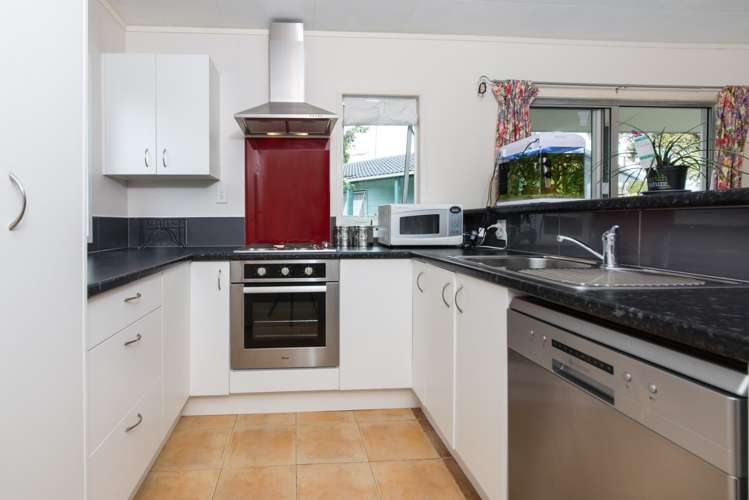 92b Beach Road Te Atatu Peninsula_17