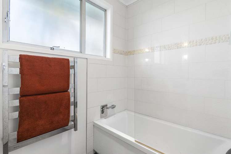 23 St Leonards Road Kelston_11