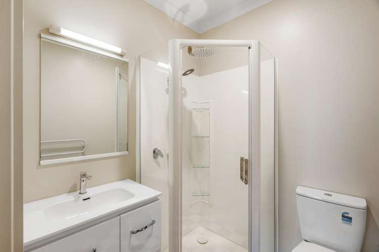 3a/3 Shakespeare Road Napier South_11