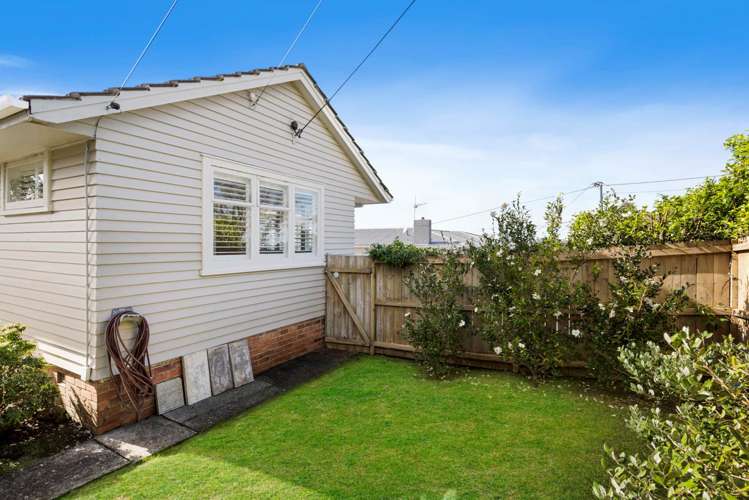 1/43 Raleigh Road Northcote_16