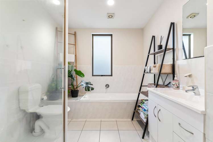 8/3 Hulme Place Henderson_14