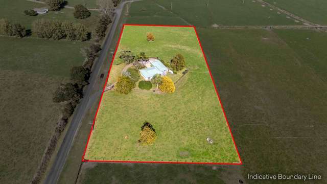 Beautiful Country Lifestyle in Waitakaruru