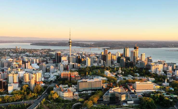 Sydney harbour. Kiwis may be tempted by Australian wages and house prices but before they make the move they need to crunch the numbers. Photo / Getty Images