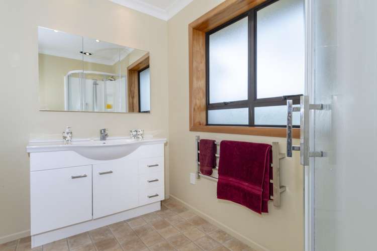 6 Woods Avenue Matua_12