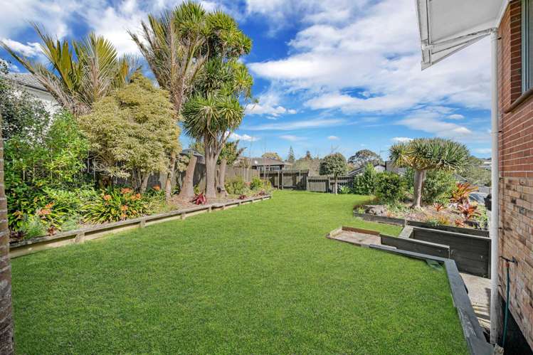 8 Goad Crescent Hillsborough_34