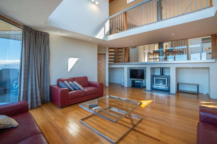 132 Wynyard Crescent Fernhill/Sunshine Bay_5