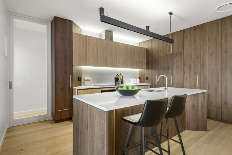 6/423-427 Beach Road_3