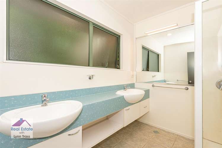 329 Beach Road (Off Pah Road) Onerahi_17