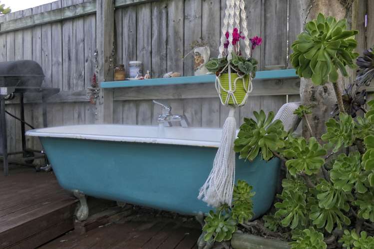 83 Apu Crescent Lyall Bay_12