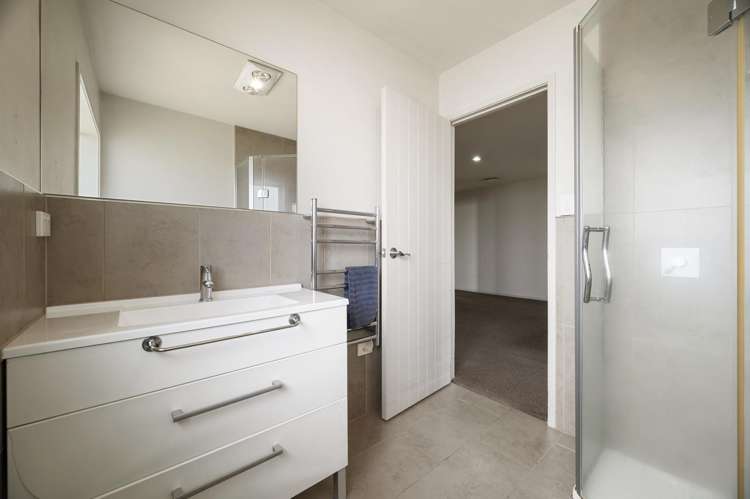8 Owhatiura Drive Lynmore_8