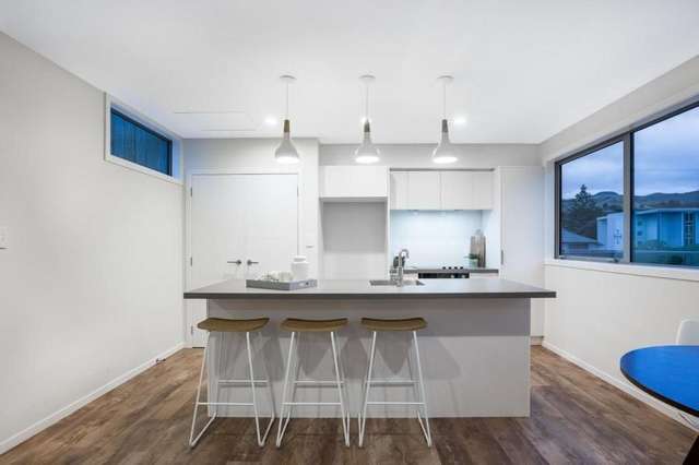 2/10A Rewa Terrace Tawa_2