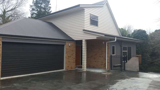 Executive 5Br Home in Dinsdale