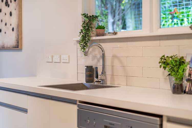 41 Bird Grove Stokes Valley_6