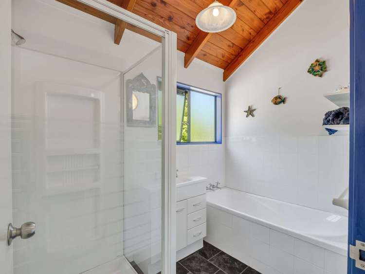 11 North Way Titirangi_18