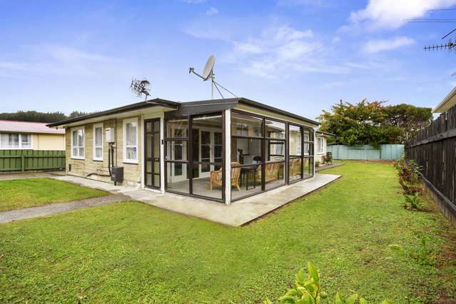 38 Parkway Wainuiomata_1