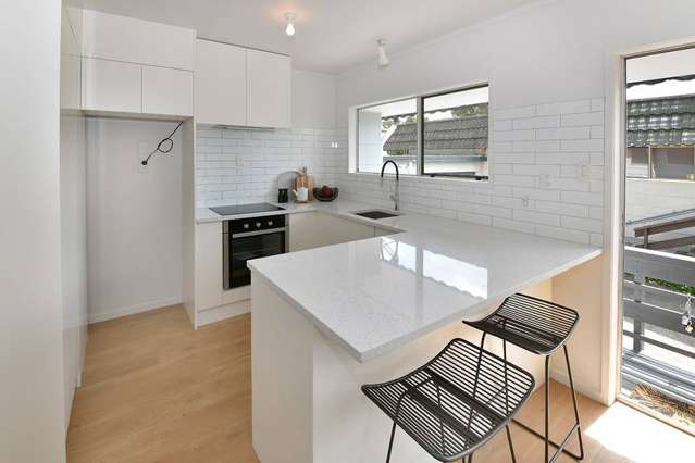 2/37 Moore Street Hillcrest_3