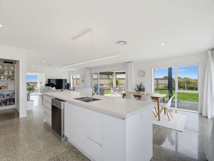 14 Piripai Rise Coastlands_10