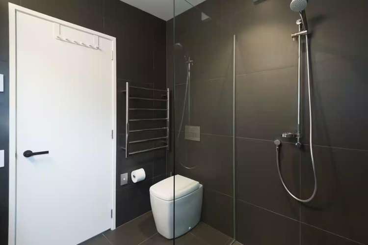  B/15 Hungerford Road Lyall Bay_10