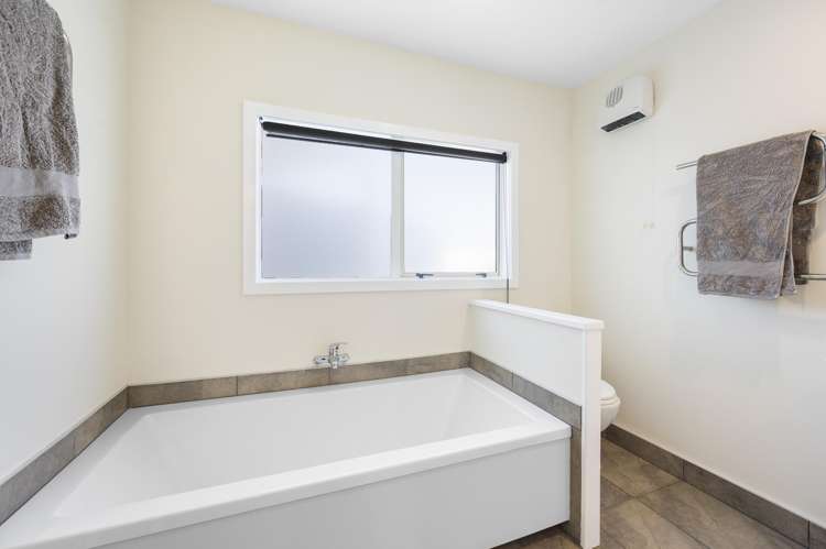 78 Menin Road Onekawa_15