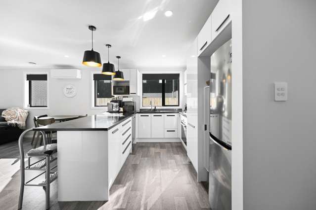2/63 Cabourne Drive Glenview_3