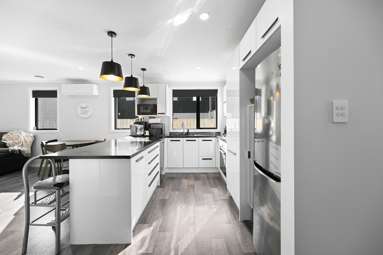 2/63 Cabourne Drive_3