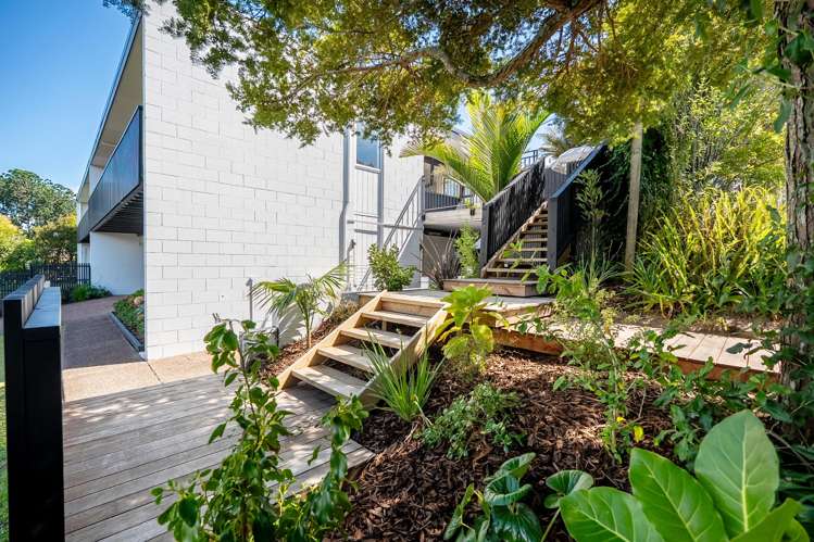 2/86 Seaview Road Castor Bay_14