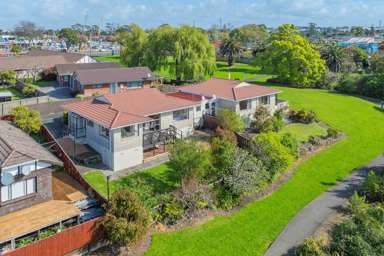 1/10&2/10 Kentigern Close_2