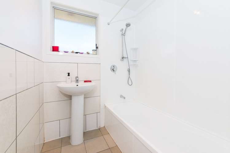 36 Riverpark Crescent Henderson_15