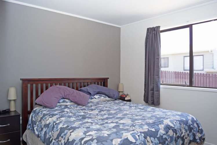 2/8 Dalmatia Place Henderson_5