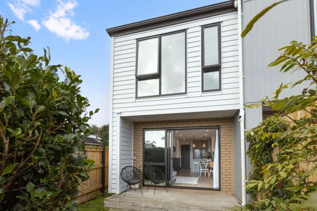 1/1a Royal View Road Te Atatu South_2