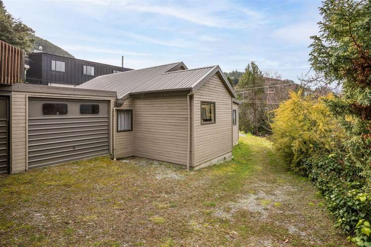 43a Arawata Terrace Fernhill/Sunshine Bay_12